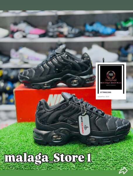 Chaussures Noires de Sport