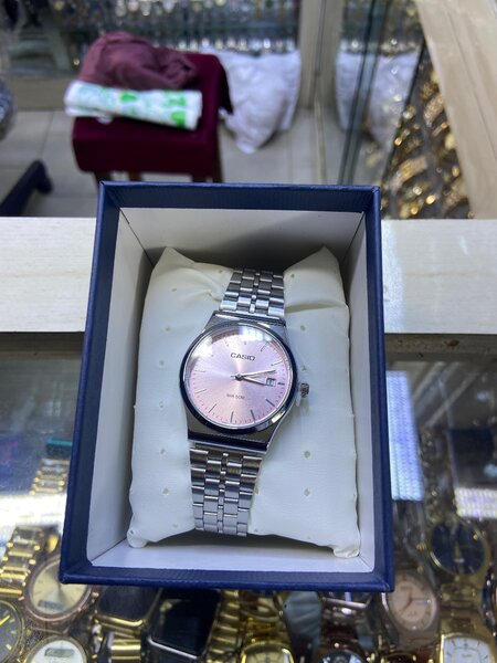 Montre Casio classique argent