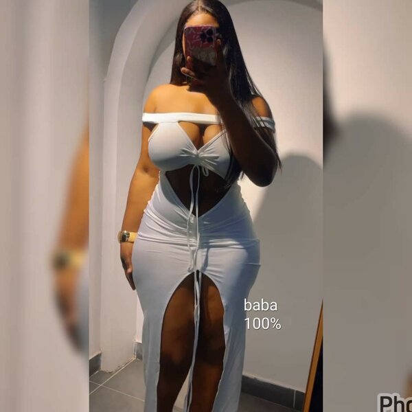 Robe élégante découpée