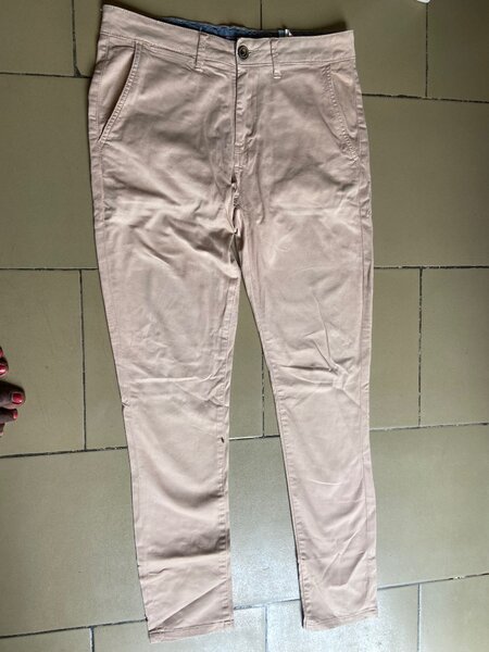 Pantalon chino beige homme élégant