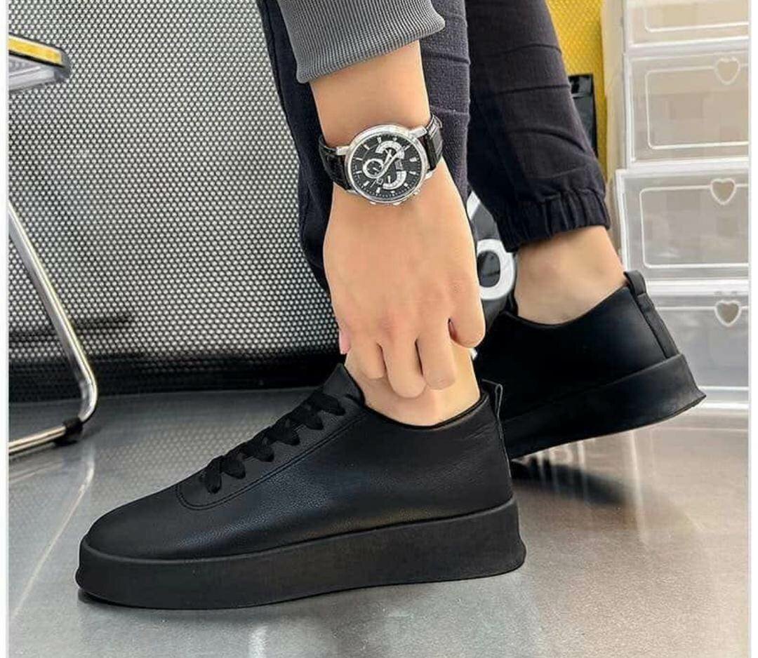 Sneakers en cuir noir