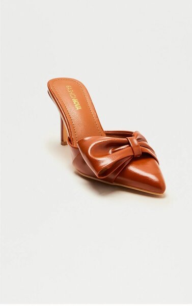 Mules à talons en cuir marron