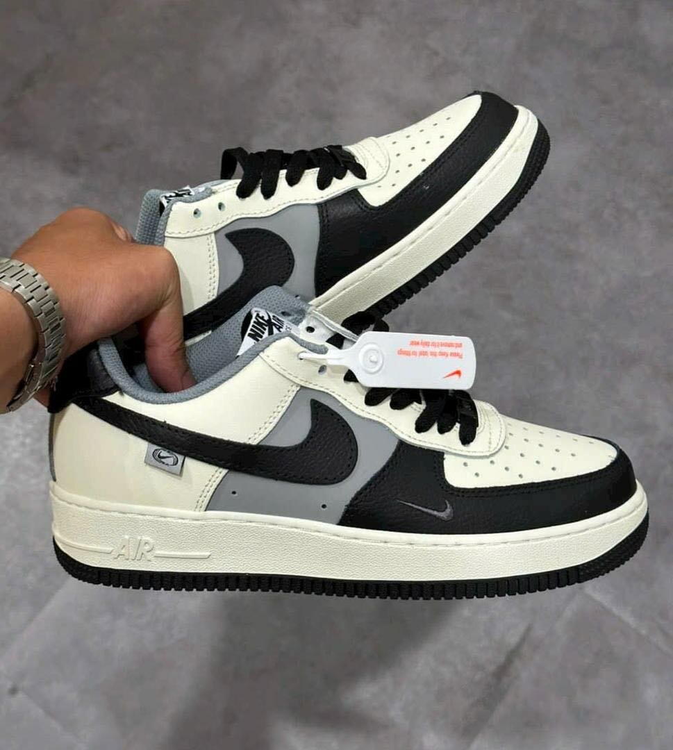 NIKE AIRFORCE CLASSIC