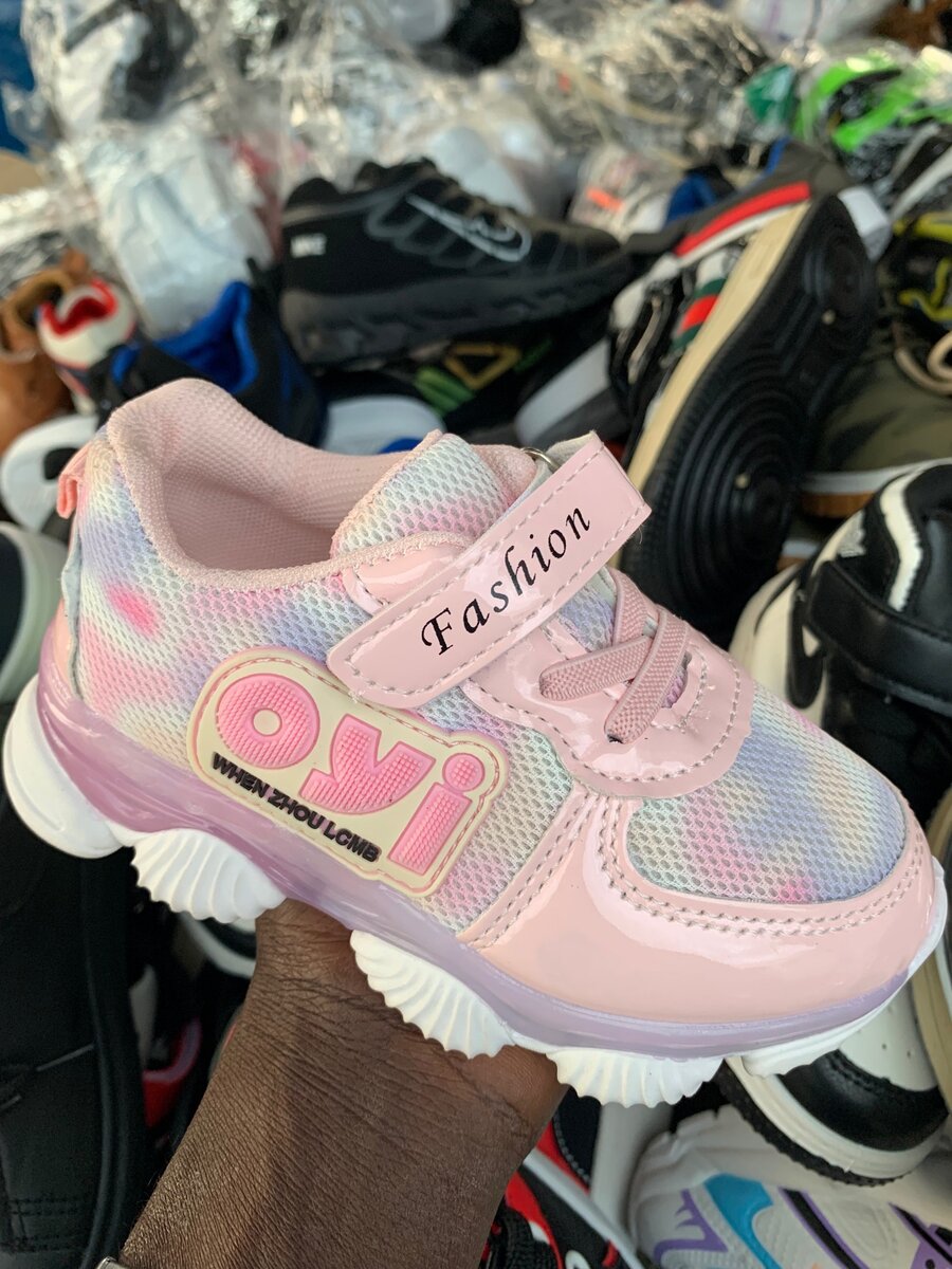 Les chic chaussures pour les enfants