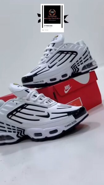 Basket Nike  tn plus authentique avec sa boîte