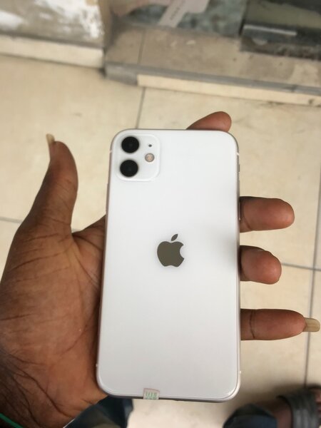 iPhone 11 ( uk used )