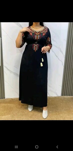 Robe longue élégante brodée