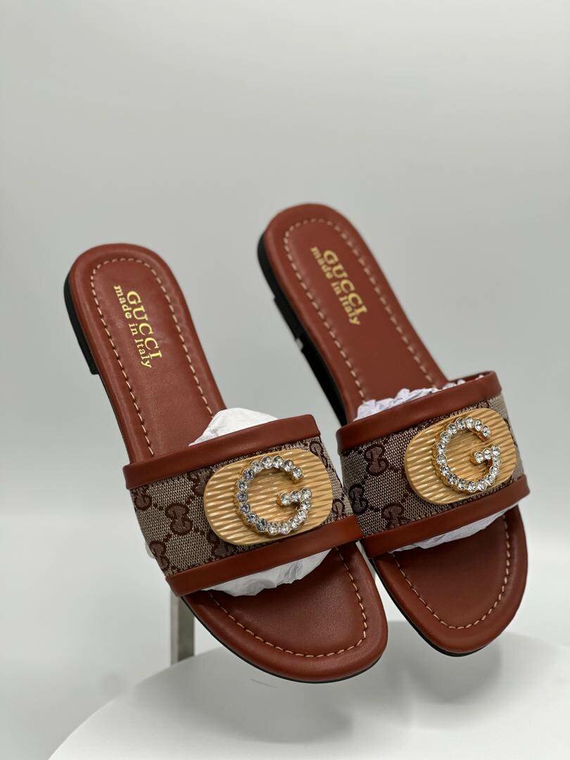 Gucci Slippers/Flats/Sandals