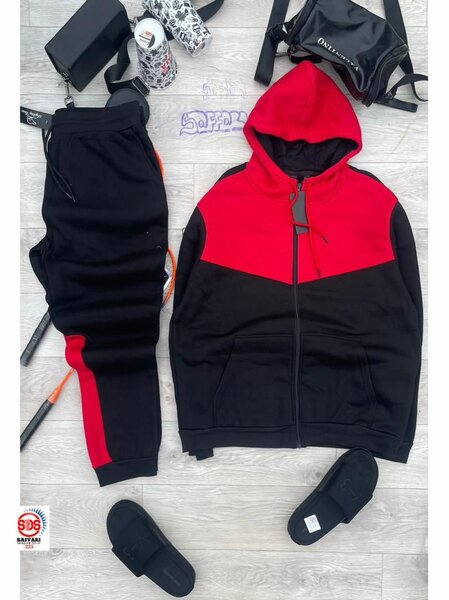 Ensemble de sport rouge et noir