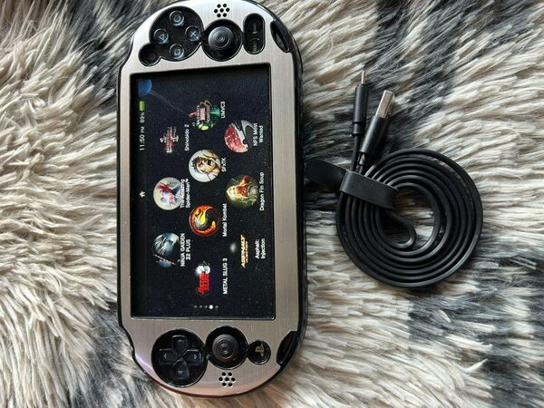 PS Vita Slim Craquée  64GB +30