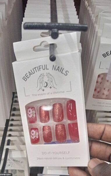 Ongles Faux Délicats DIY