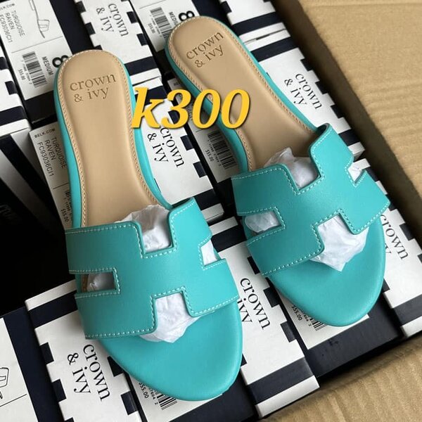 Leather cyan flip-flops