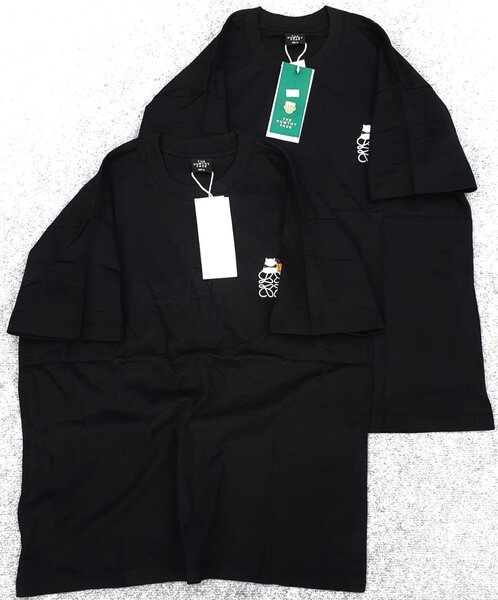 T-shirt noir avec motif