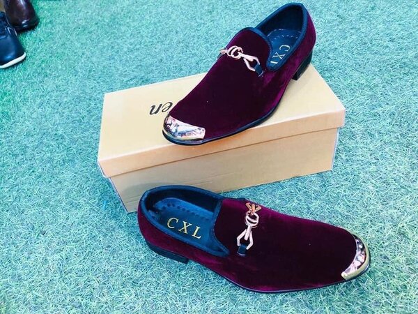 Stylish men's velvet shoes