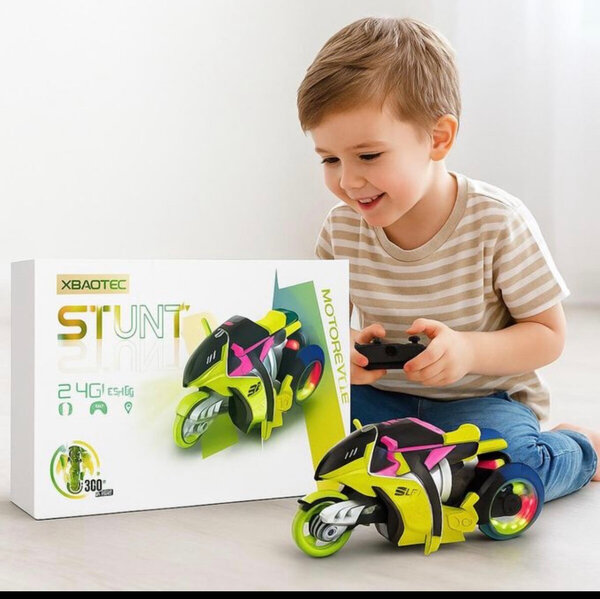 Moto télécommandée stunt