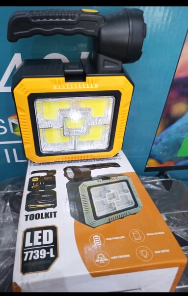 Set d'outils avec lampe LED