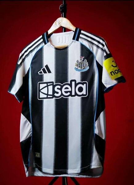 Maillot de football rayé noir et blanc