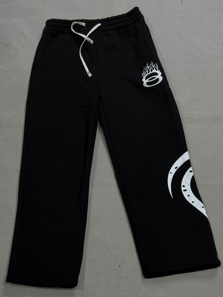 Pantalon de jogging noir avec motifs blancs