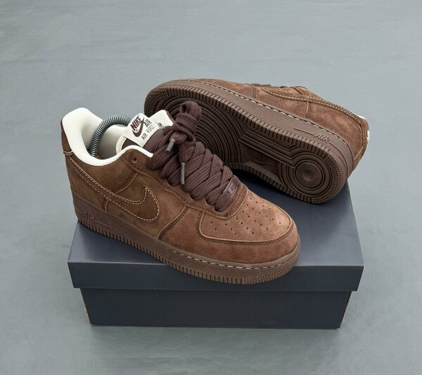 Nike Air Force 1 en daim marron