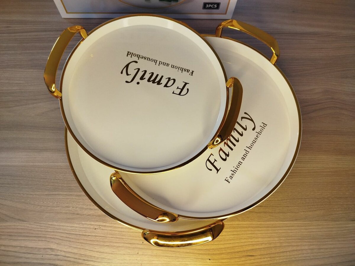 Plateau de service doré élégant