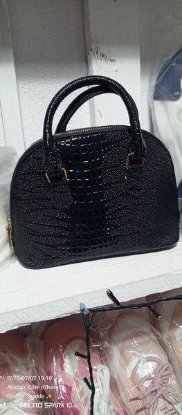 Sac à main en cuir noir élégant