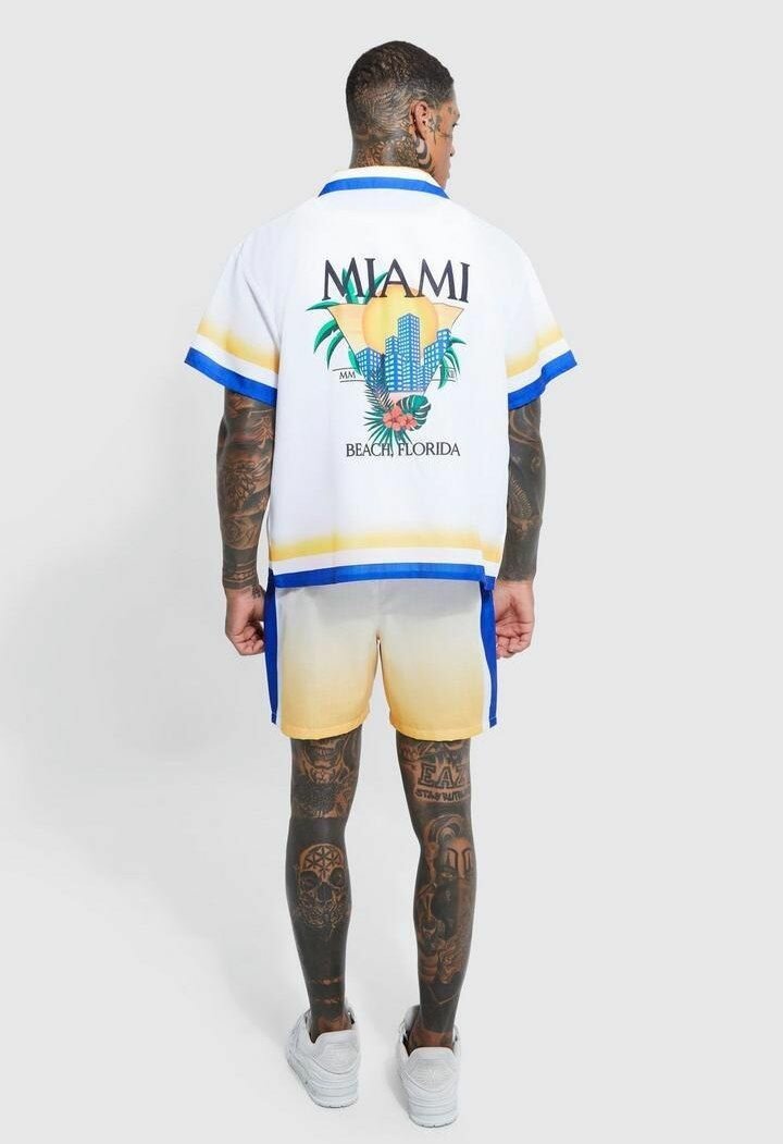Ensemble ample à imprimé Miami avec chemise et short