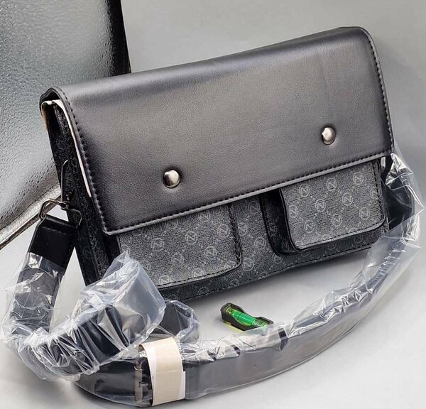 Sac bandoulière noir en Cuir