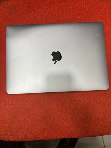 MacBook Air 13" avec chargeur