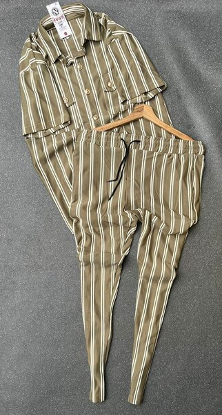 Tenue à Rayures Femme