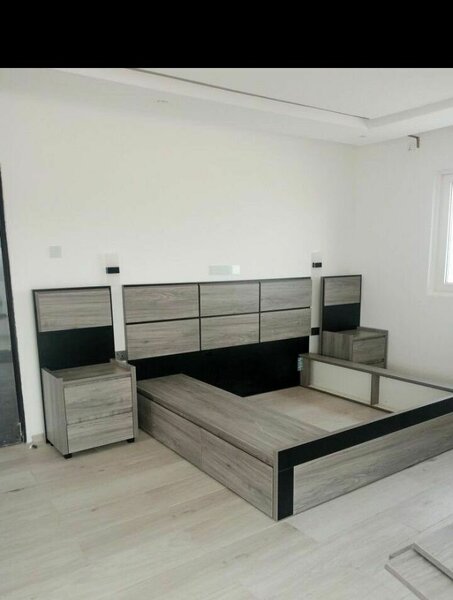 Lit moderne avec rangements gris