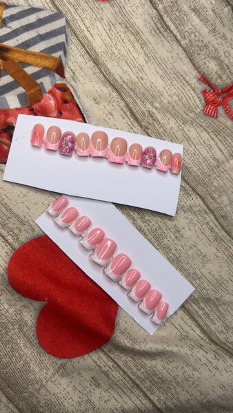 Ongles Faux Artistiques