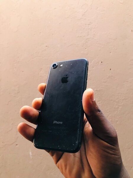 iPhone 7 128gig fu bh100% small dent available