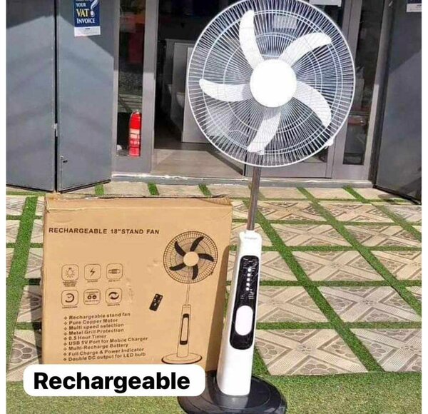 Rechargeable fan last up to 12 hours with USB and remote