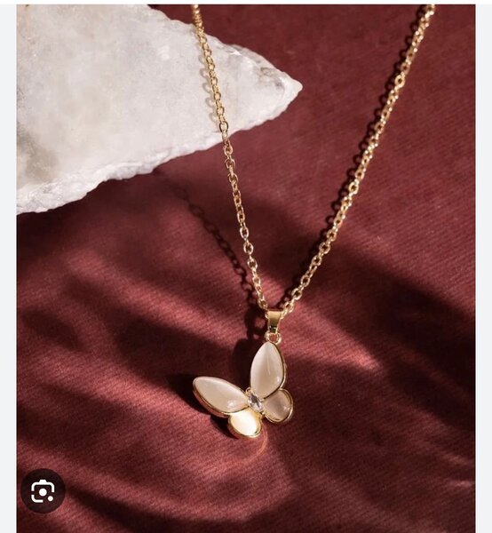 Collier Papillon Doré Élégant