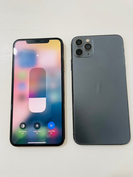 iPhones 11pro max 64gb