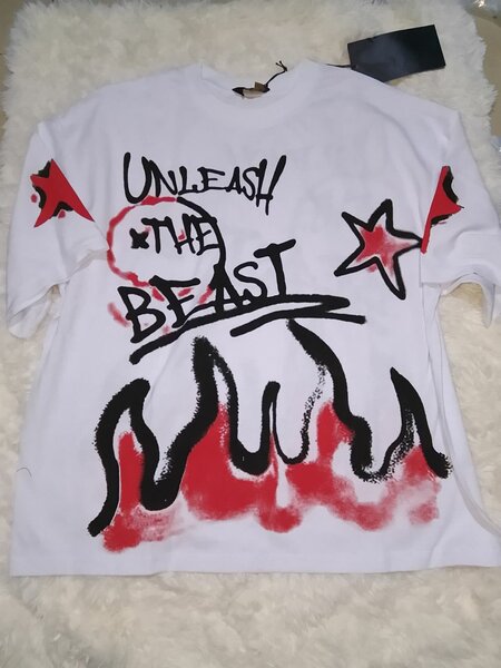 T-shirt graphique "Unleash the Beast"