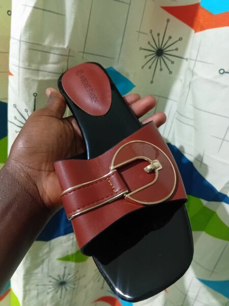 Sandales à boucle élégantes