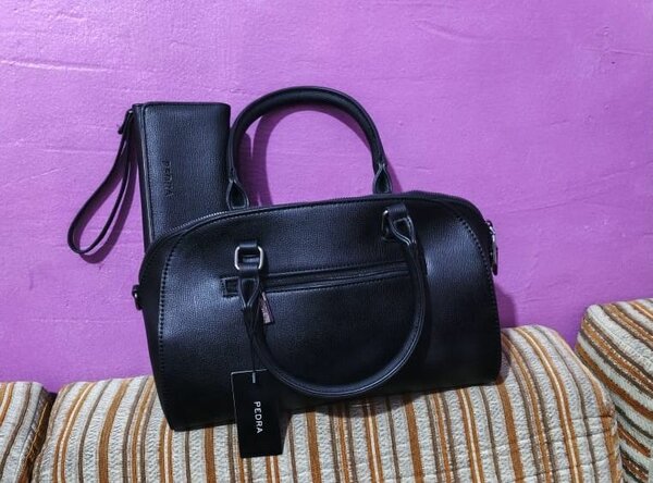 Sac à main en cuir noir élégant