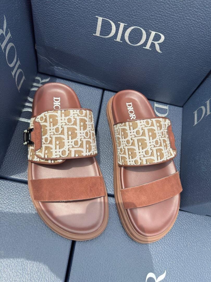 Sandales Dior élégantes