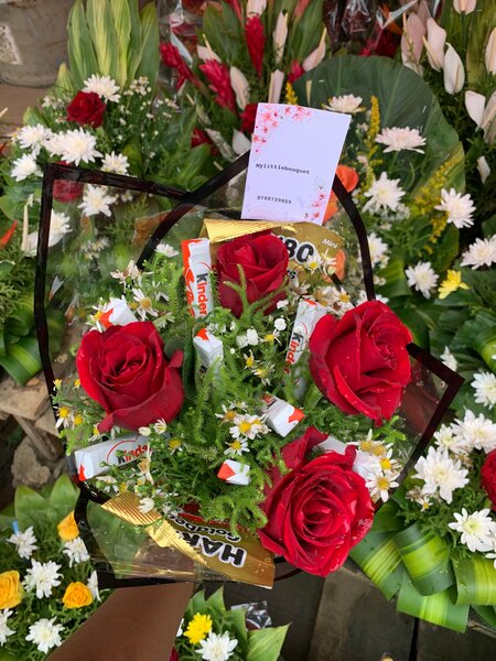 Bouquet de roses avec douceurs