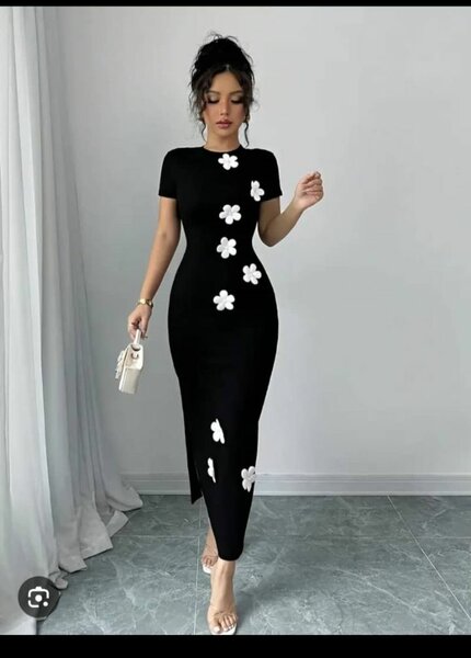 Robe Noire Élégante Fleurie