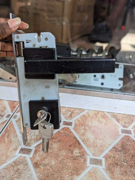 Separate  handle  door lock