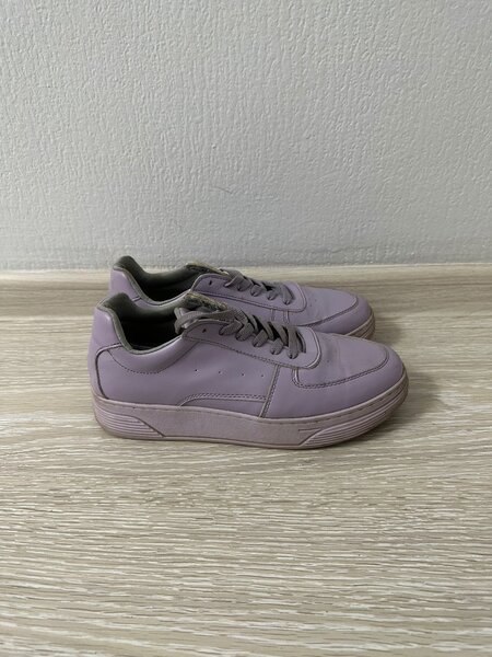 Сиреневые кеды