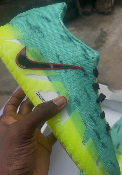 Chaussures sport fluorescentes