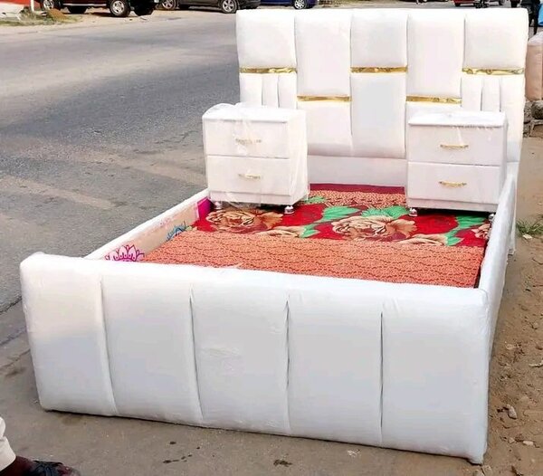 Lit double moderne capitonné