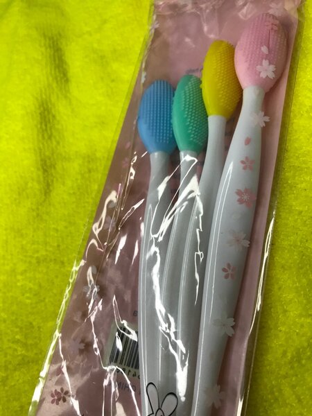 Brosses à lèvres multicolores