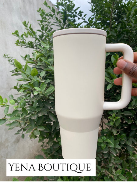 Tasse isotherme avec paille