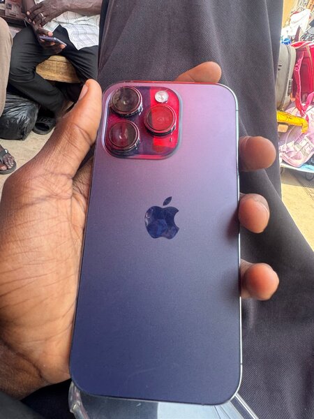 iPhone 14 pro tout est propre