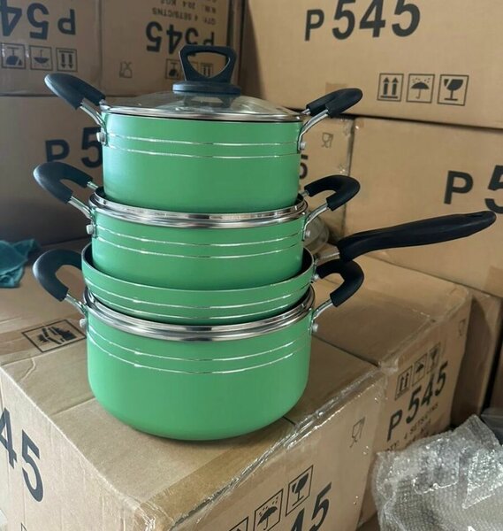 Ensemble de casseroles en aluminium