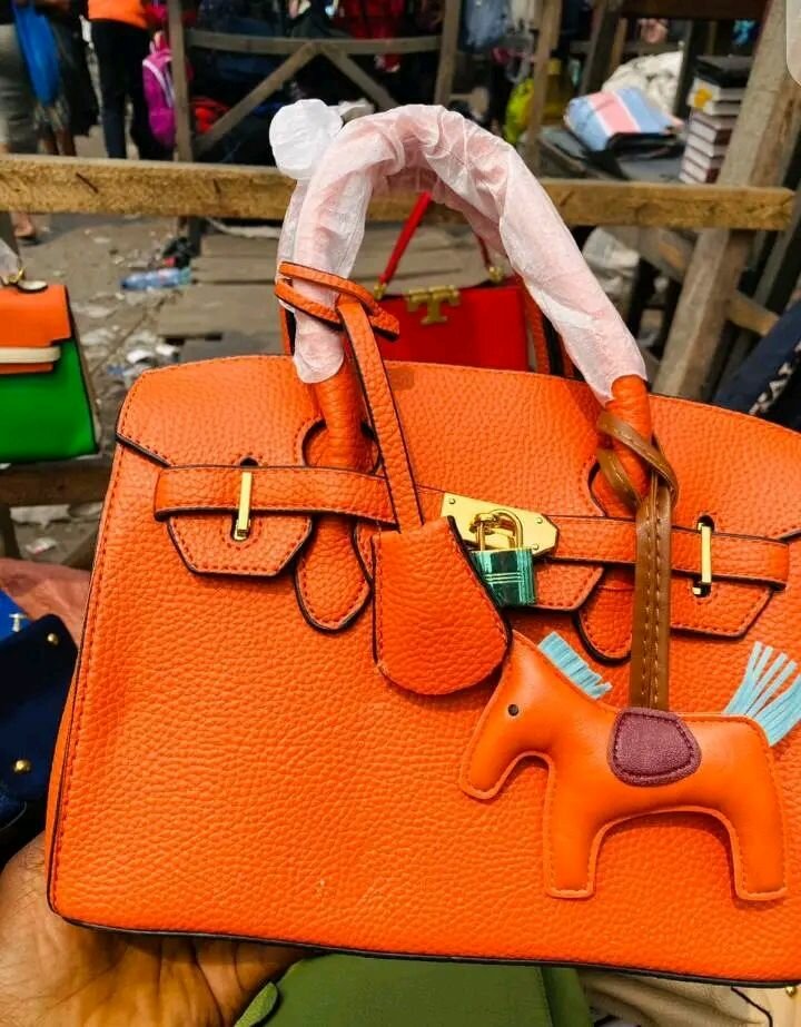 Sac à main en cuir orange élégant